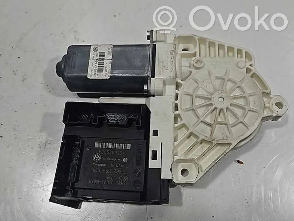 Volkswagen PASSAT B6 Silnik regulatora szyby drzwi przednich 