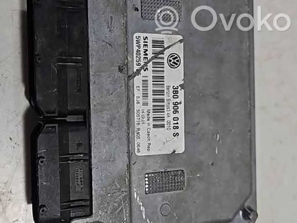 Volkswagen PASSAT B5 Engine control unit/module 