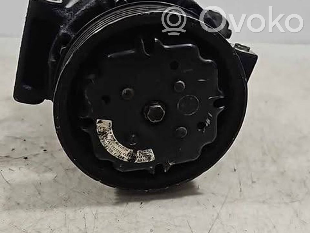 Volkswagen Touran I Air conditioning (A/C) compressor (pump) 