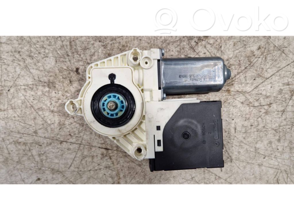 Volkswagen PASSAT B6 Front door window regulator motor 