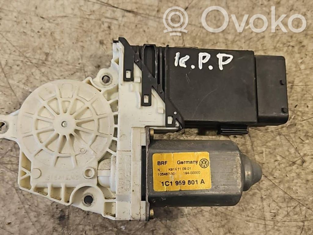 Volkswagen Golf V Motorino alzacristalli della portiera anteriore 