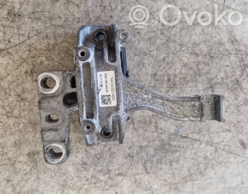 Volkswagen Touran II Engine mount bracket 