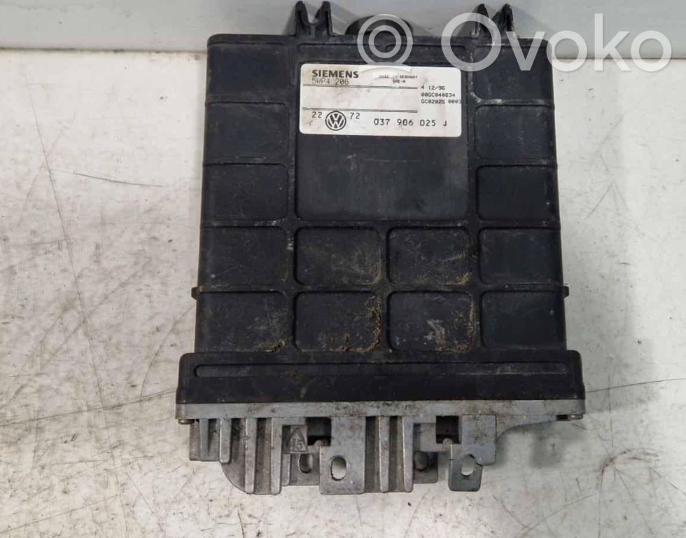 Volkswagen Golf III Engine control unit/module 