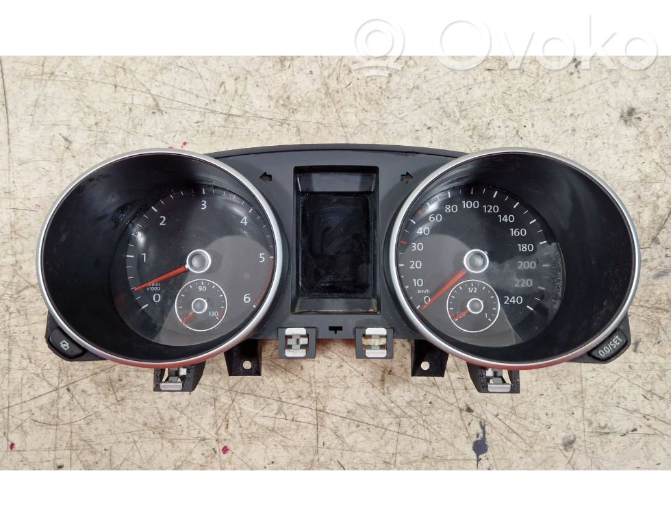 Volkswagen Golf VI Speedometer (instrument cluster) 