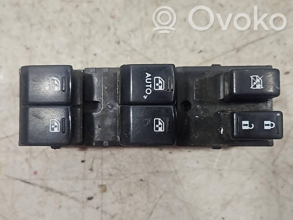Subaru Forester SJ Electric window control switch 