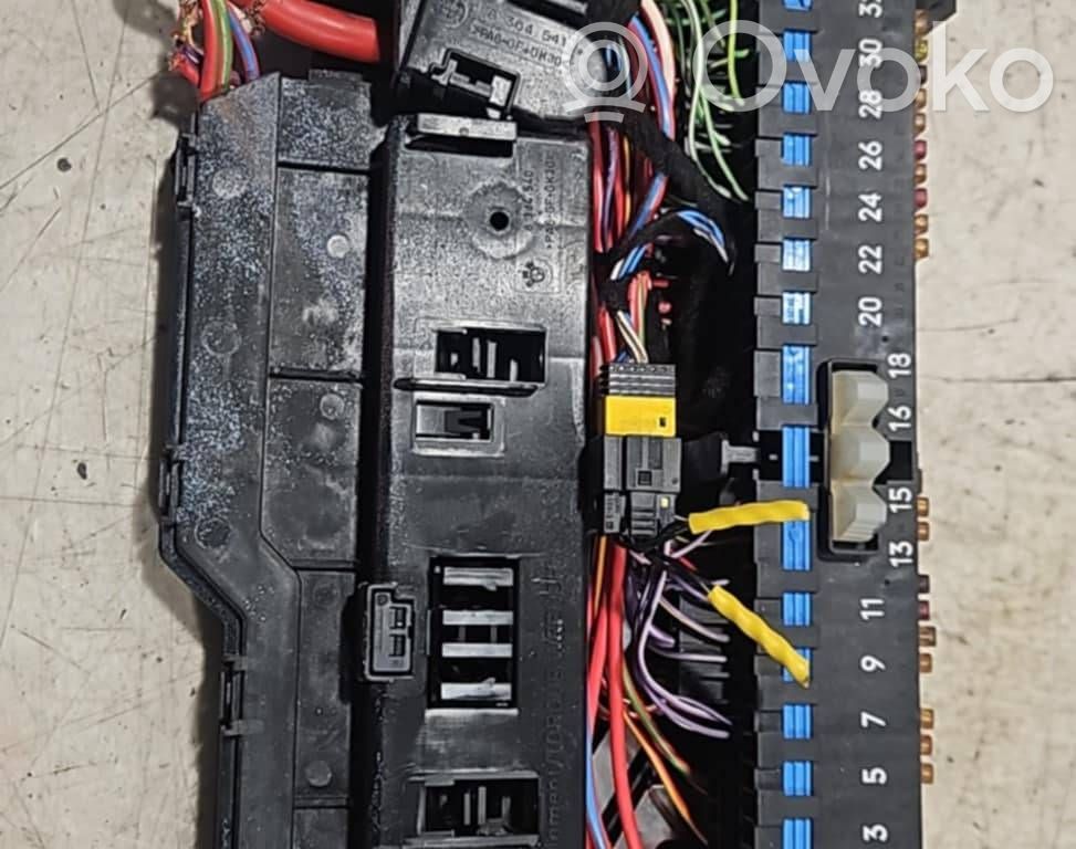 BMW X3 E83 Fuse module 