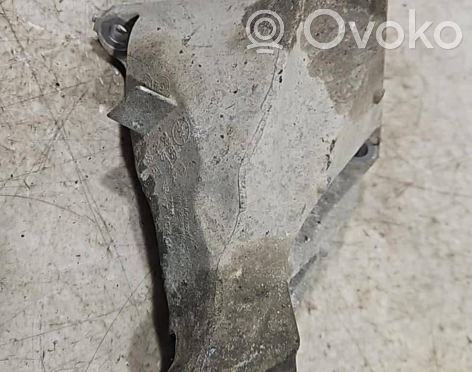 Engine mounting bracket   24168110,676457404