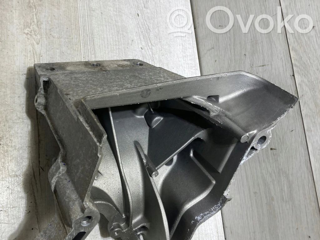 Skoda Rapid (NH) Engine mounting bracket 