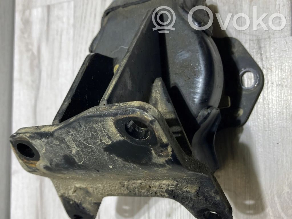 Mitsubishi Pajero Engine mounting bracket 