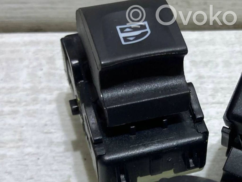 Dacia Sandero III Quarter vent window switch 