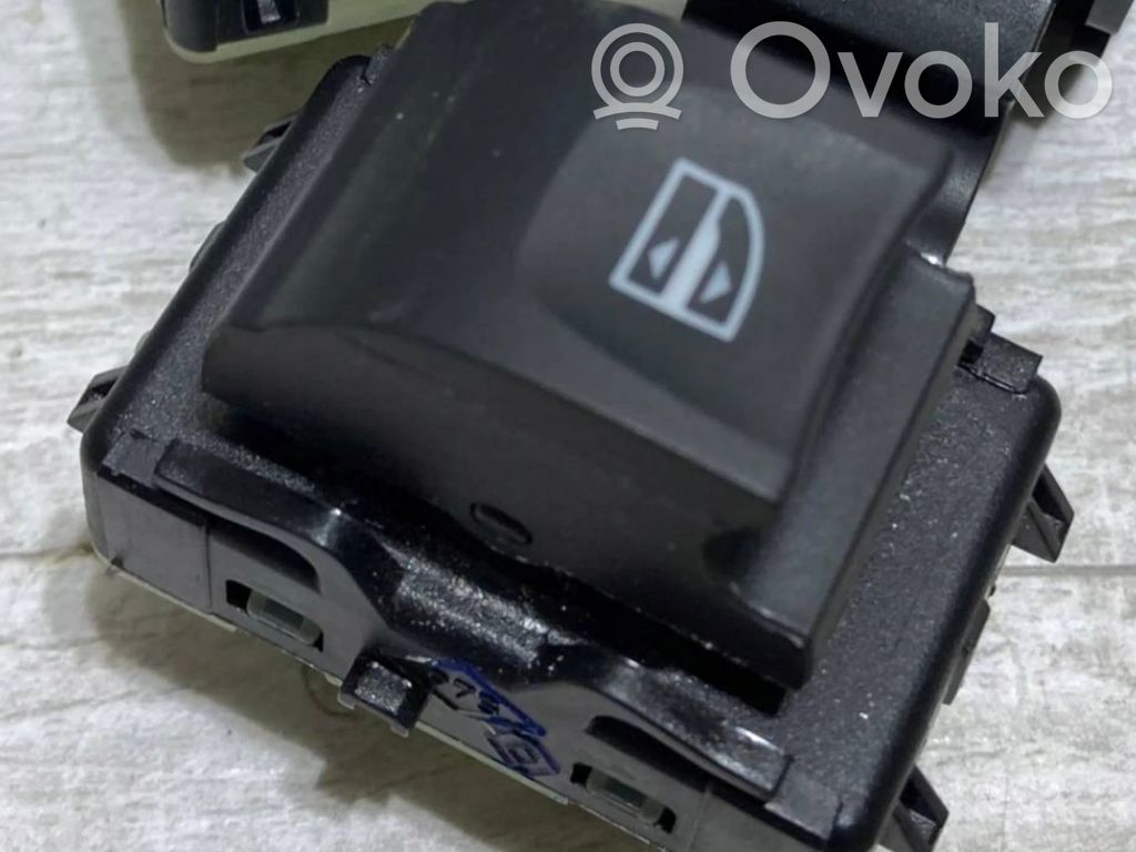 Dacia Sandero III Electric window control switch 