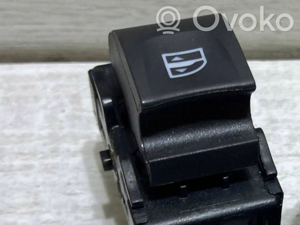 Dacia Sandero III Electric window control switch 