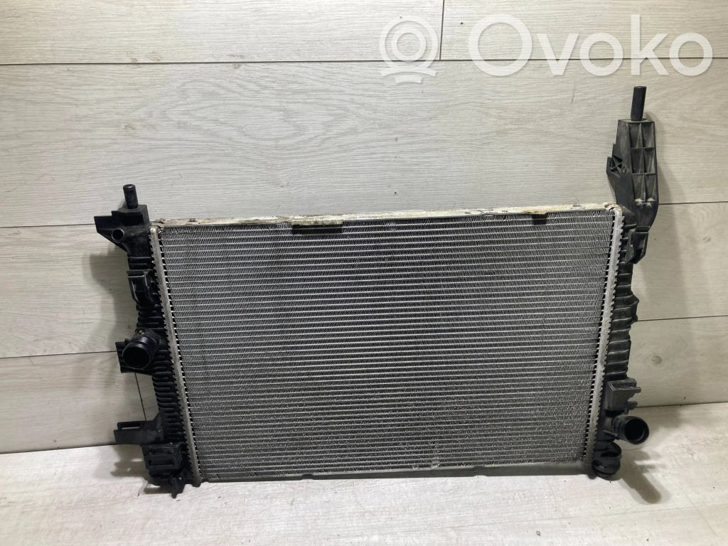 Ford C-MAX II Dzesēšanas šķidruma radiators 