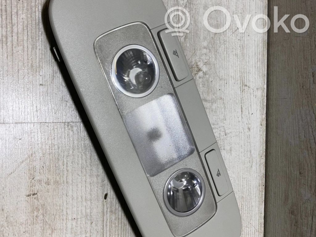 Lampka podsufitki tylna   5T0947291