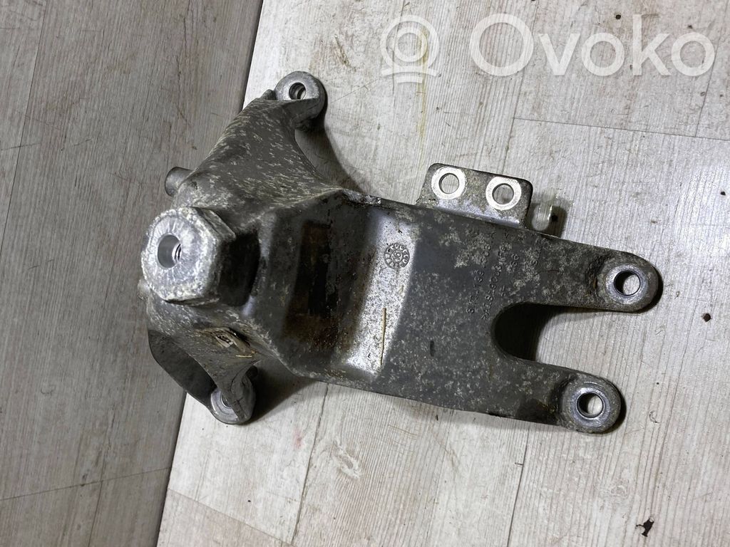 Audi A4 S4 B9 Engine mounting bracket 