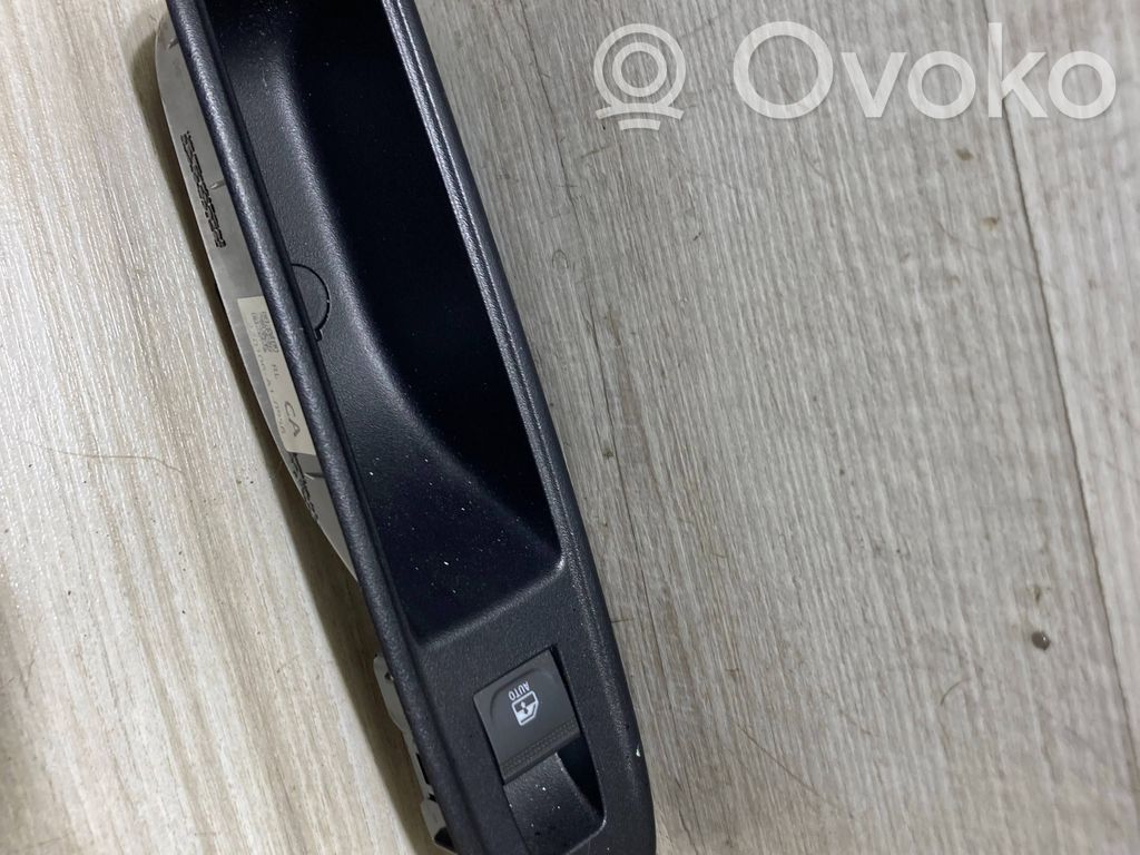 Renault Arkana Interruptor del elevalunas eléctrico 