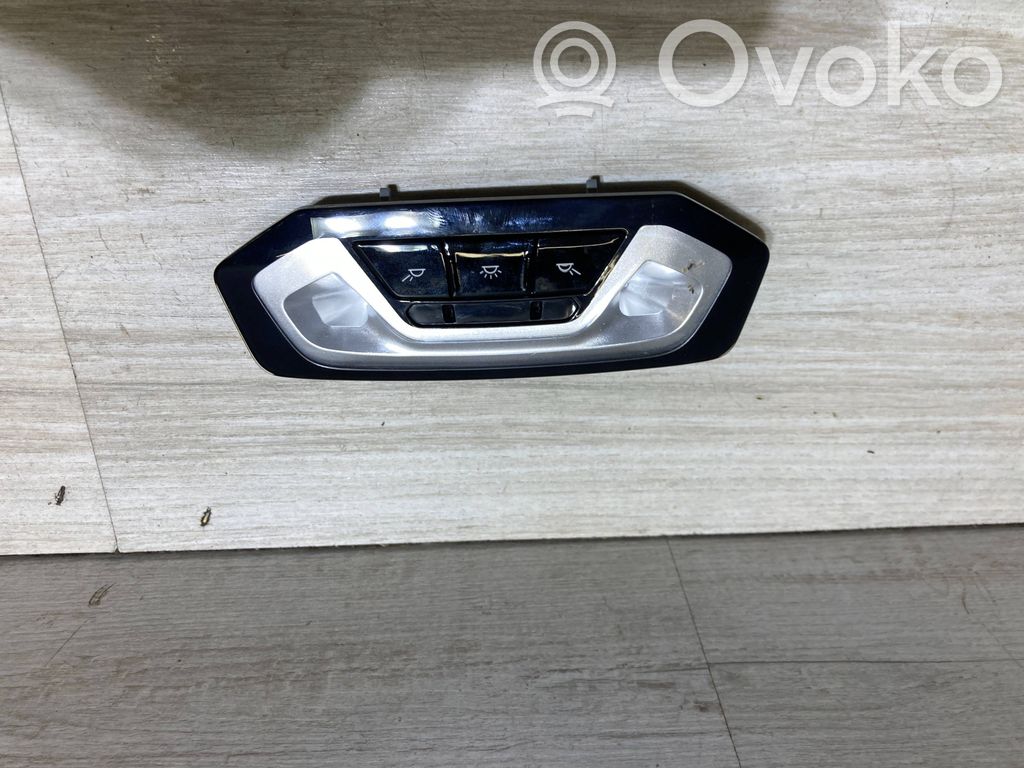 BMW 3 G20 G21 Lampka podsufitki tylna 