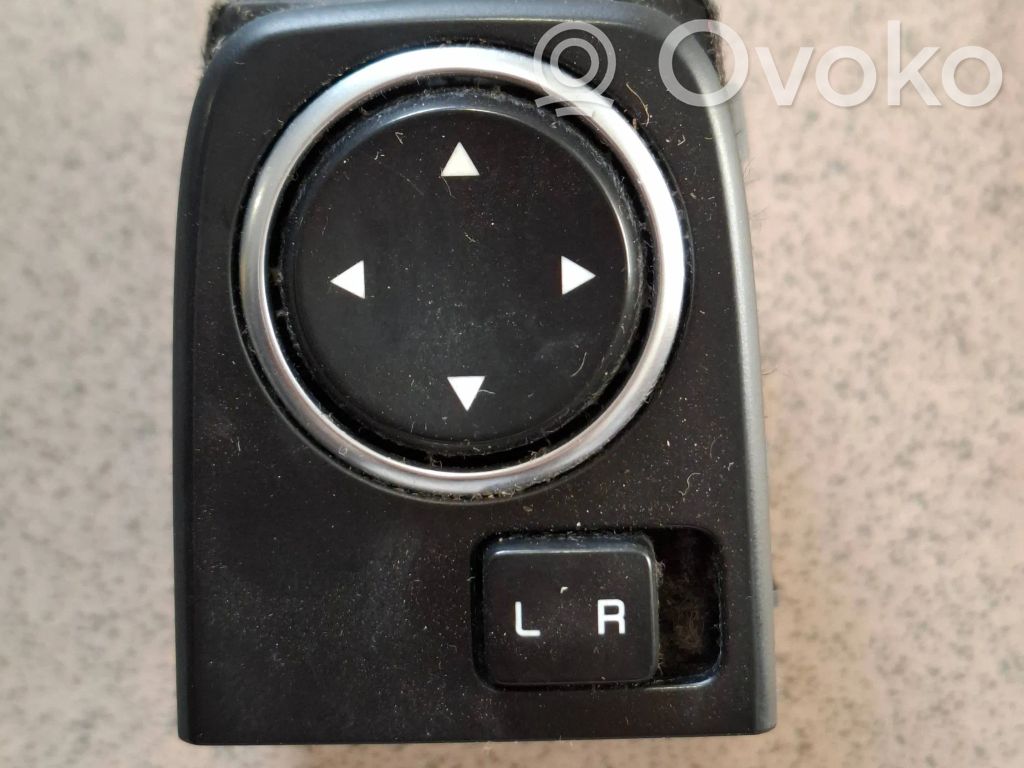 Wing mirror switch   93530J7200