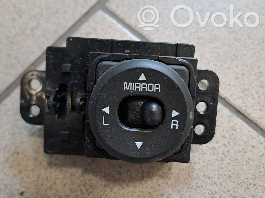 Sivupeilin kytkin   93530A2000