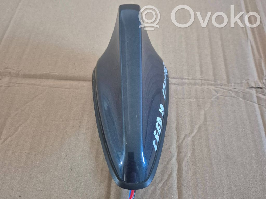 KIA Ceed GPS-pystyantenni 