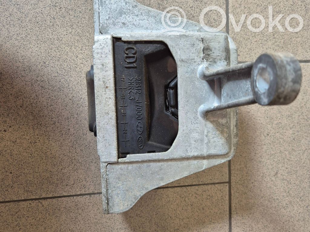 Engine mount bracket   21810J7000