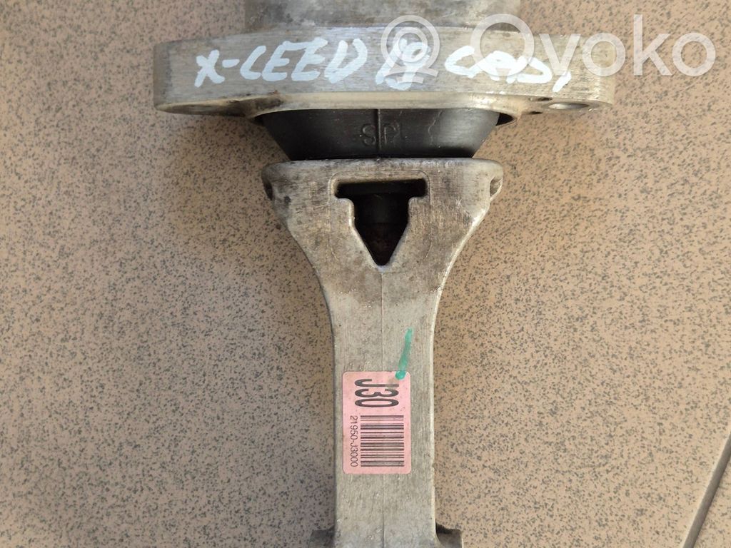 KIA Xceed Gearbox mounting bracket 
