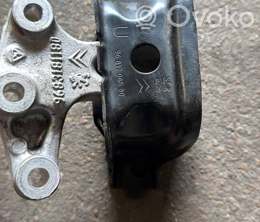 Peugeot 2008 I Engine mount bracket 