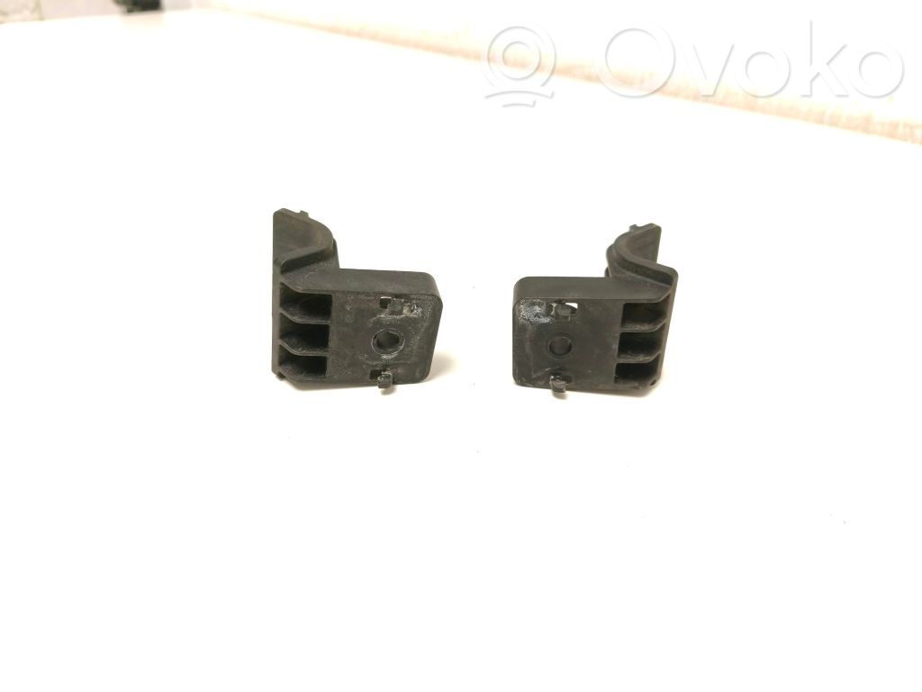 Radiator mount bracket