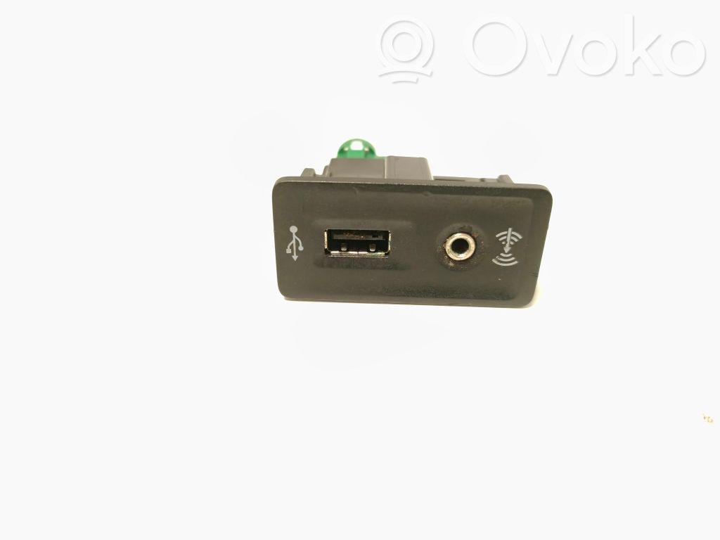 Volkswagen PASSAT B8 Enchufe conector USB 
