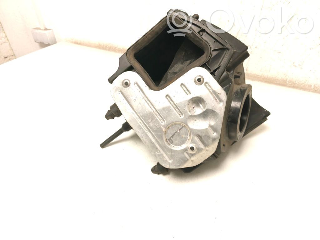 Audi A4 S4 B9 Obudowa filtra powietrza 