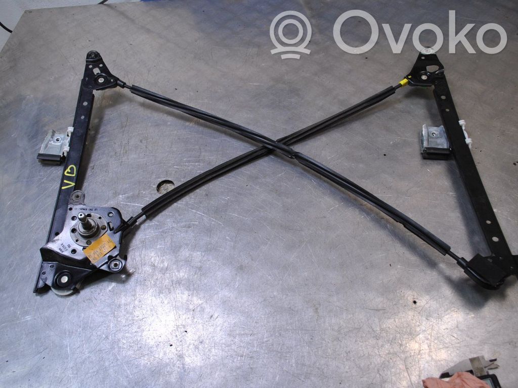 Front window lifting mechanism without motor