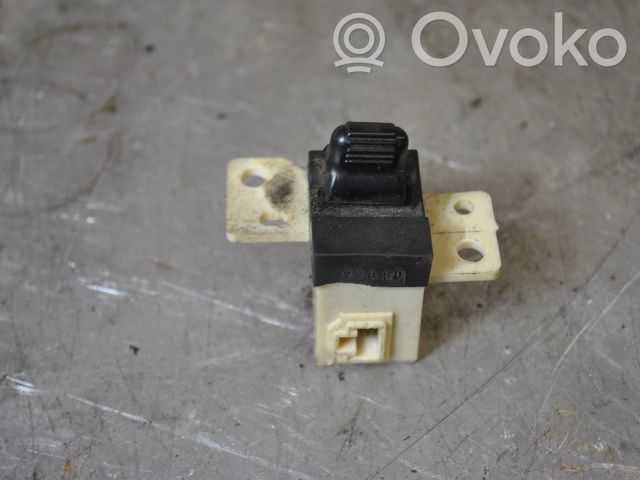 Central locking switch button   4608323