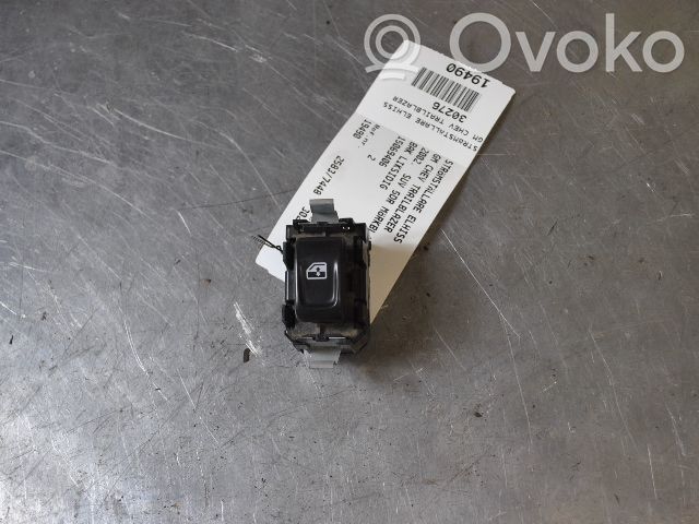 Chevrolet TrailBlazer Electric window control switch 