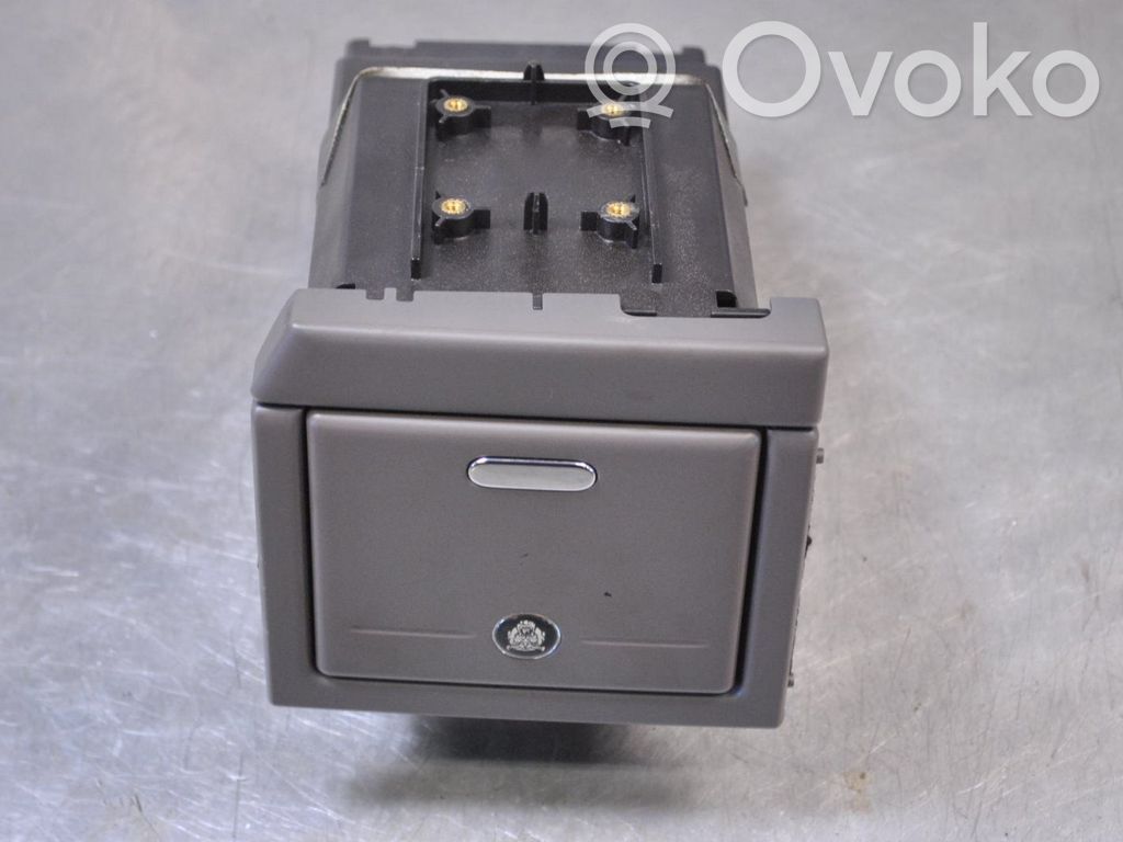 Center console   XR8354115A00