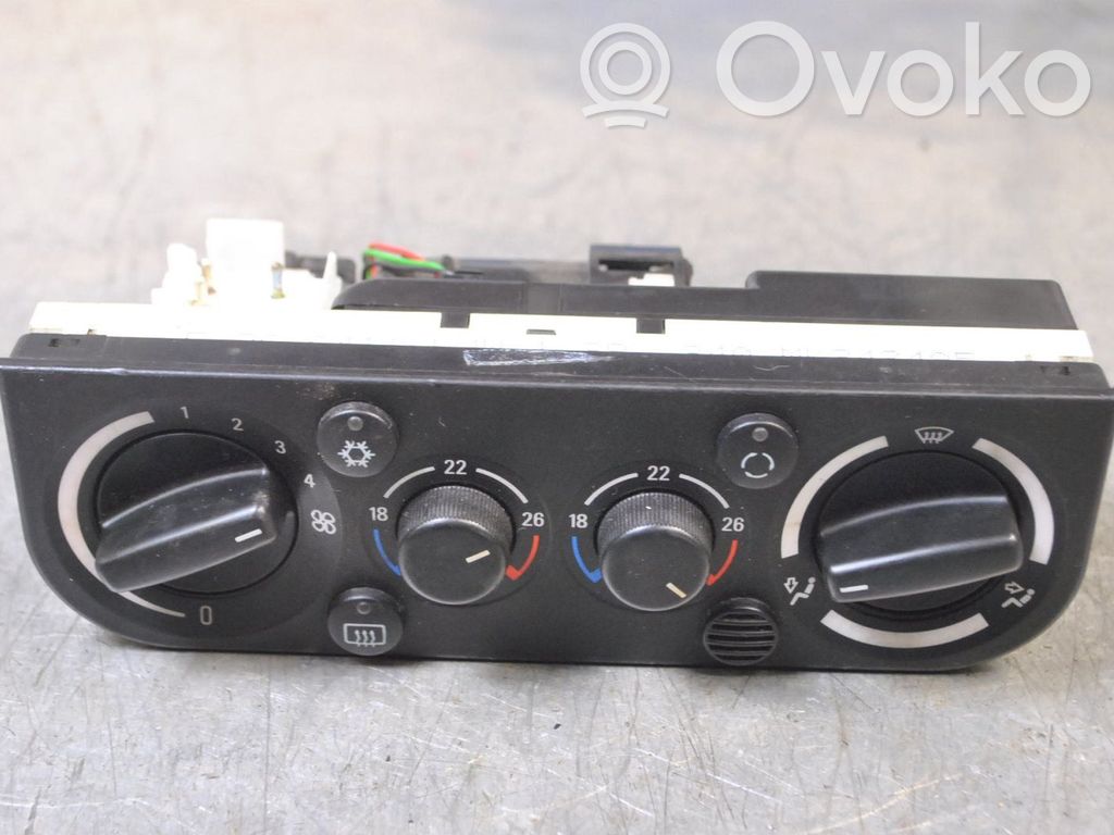 Climate control unit   E366411
