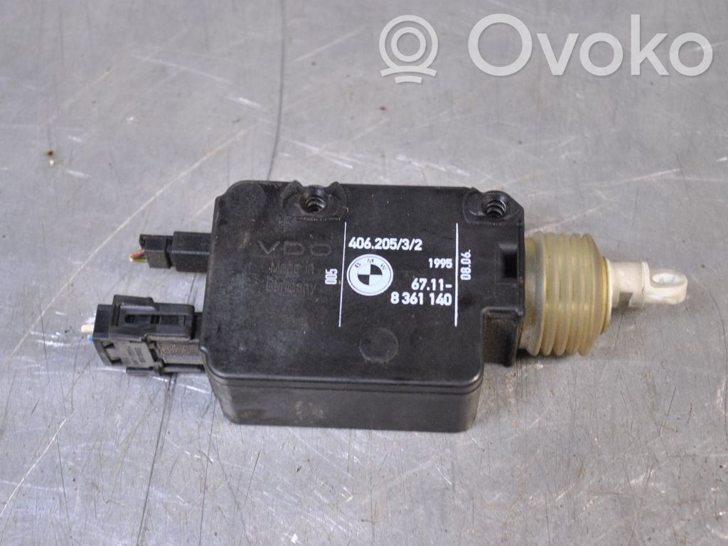 Loading door lock   67118361140