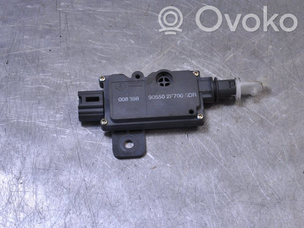 Loading door lock   905502F700