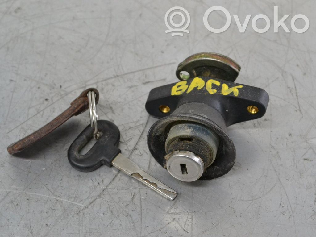 Tailgate/trunk/boot lock/catch/latch   KOMBISEDAN