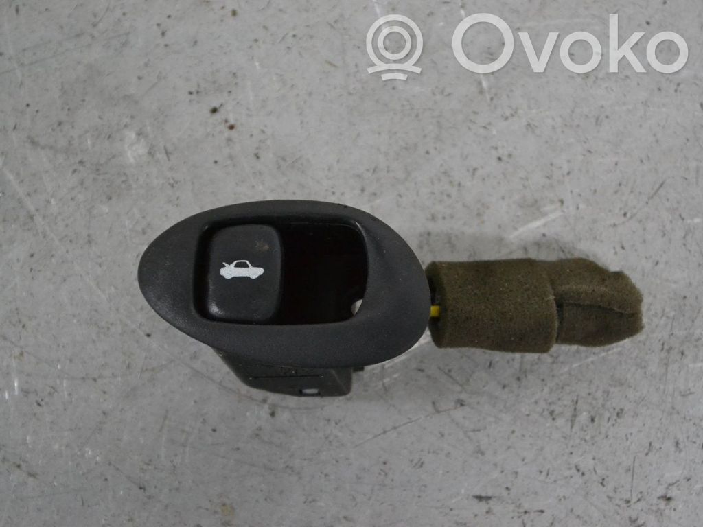 Hyundai Sonata Tailgate/boot open switch button 