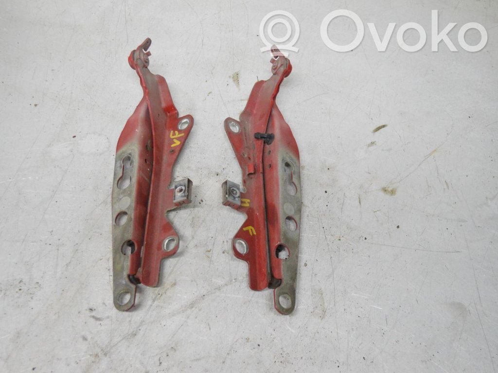 Engine bonnet/hood hinges