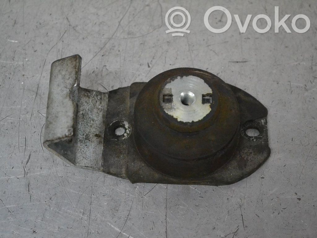 Engine mount bracket