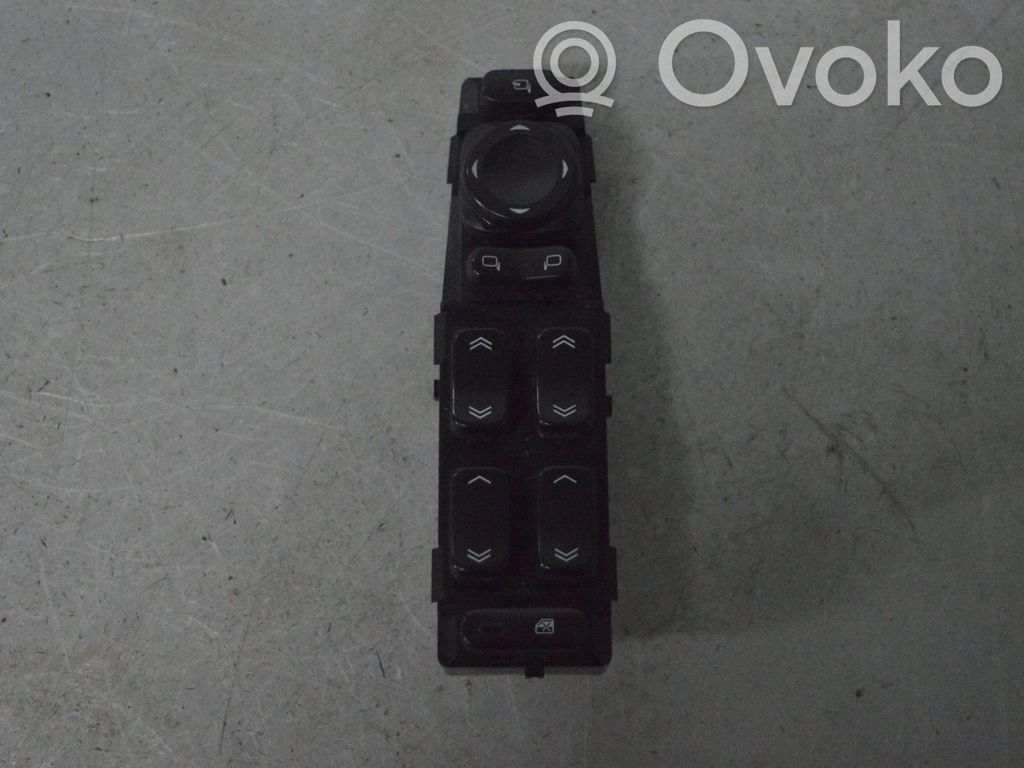 Cadillac SRX Electric window control switch 