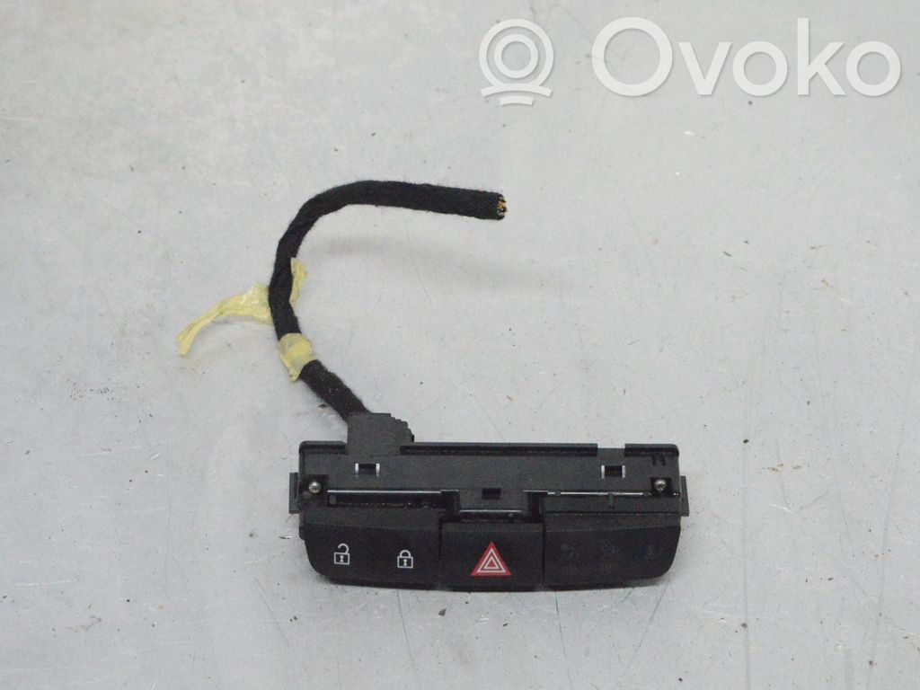 Hazard light switch   13324594
