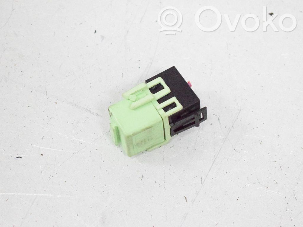Kita rėlė   61368373700