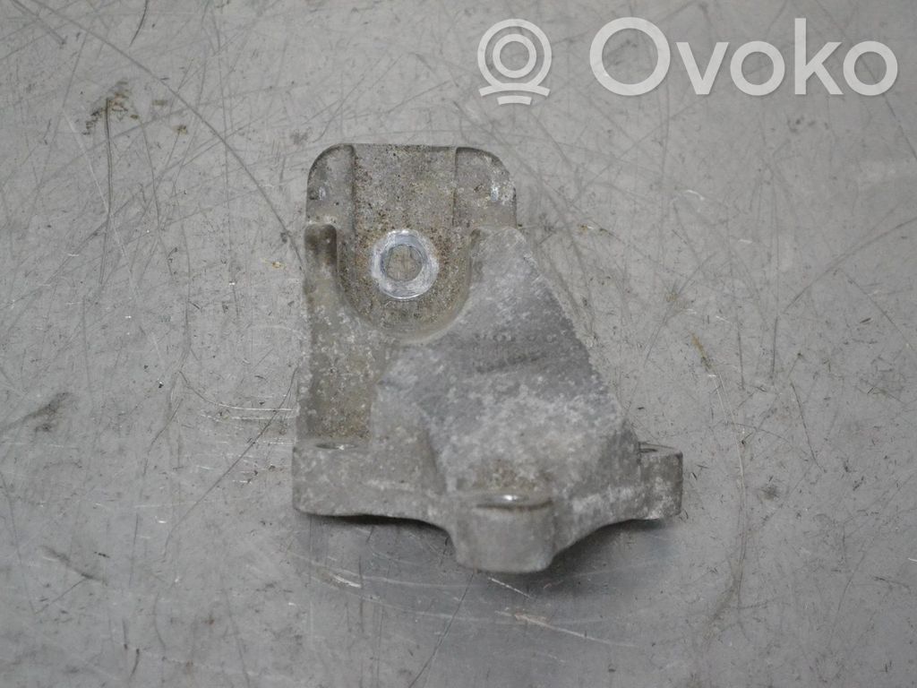 Engine mounting bracket   8649262