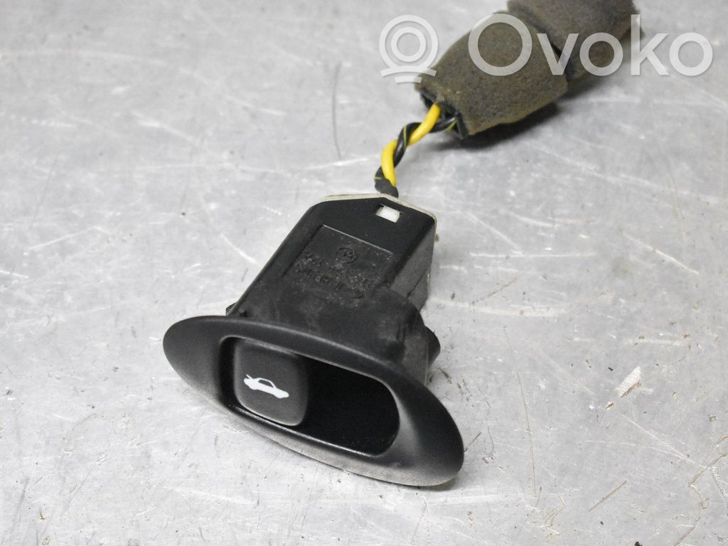 Tailgate/boot open switch button   9355535000
