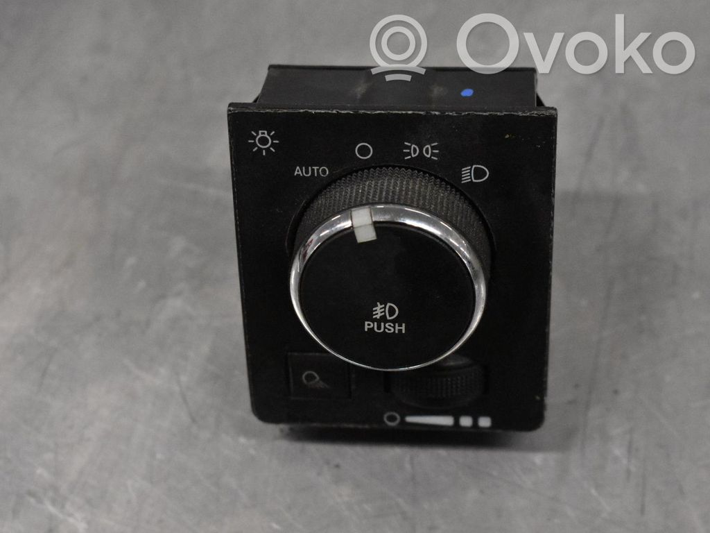 Light switch   P04602918AA
