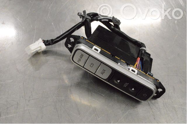 Nissan Leaf I (ZE0) Interruttore/pulsante di controllo multifunzione