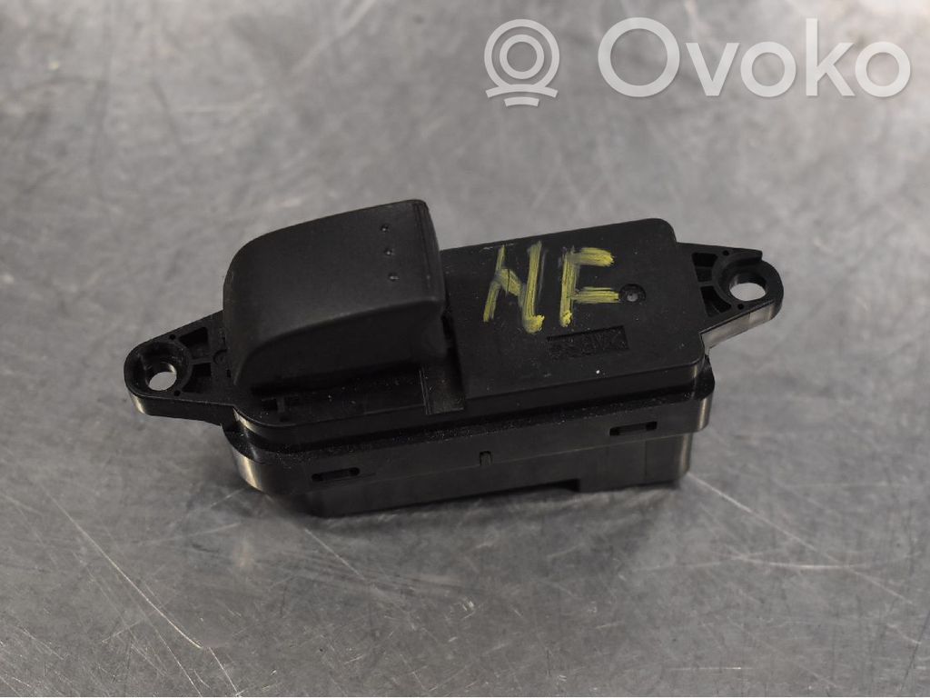 Electric window control switch   CD8566370