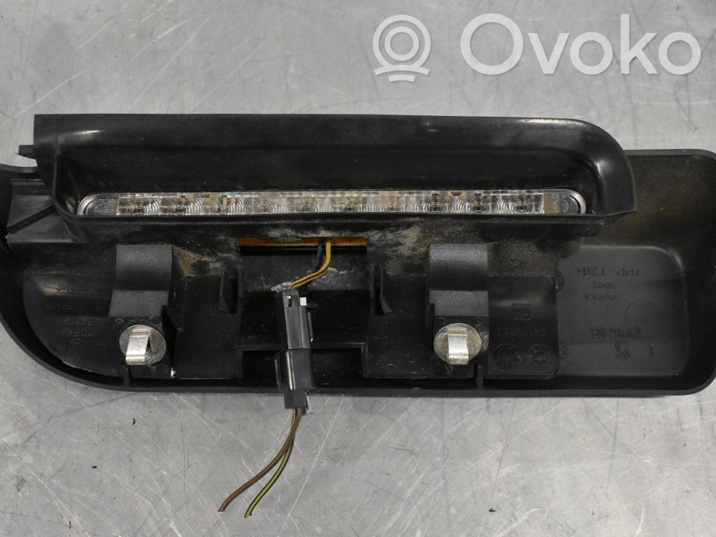 Troisième feu stop   09179553